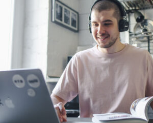 Read more about the article What Do I Need to Do to Find the Best Online Learning Platform? (Complete Beginner’s Guide)